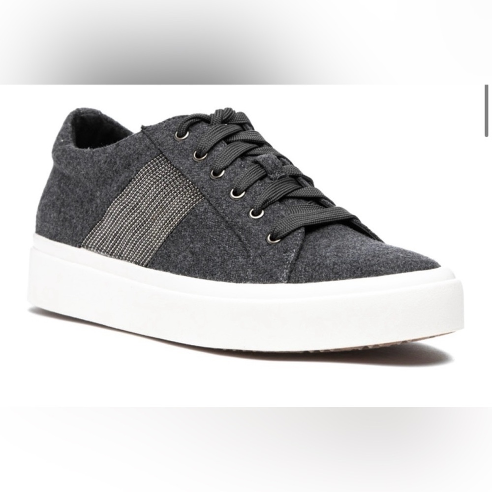 Vaneli Yavin Sneaker in Gray flannel NWT in original box